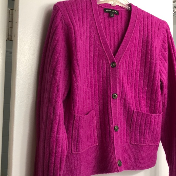 Banana Republic button down cardigan - Picture 4 of 16